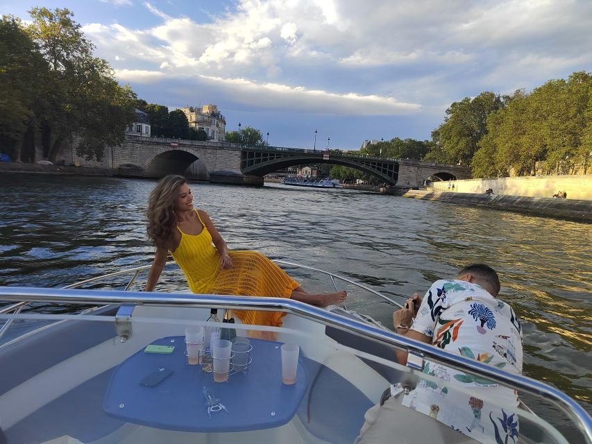 Paris Private Boat Tour Embark Near Eiffel Tower - Embarkation Details and Meeting Point