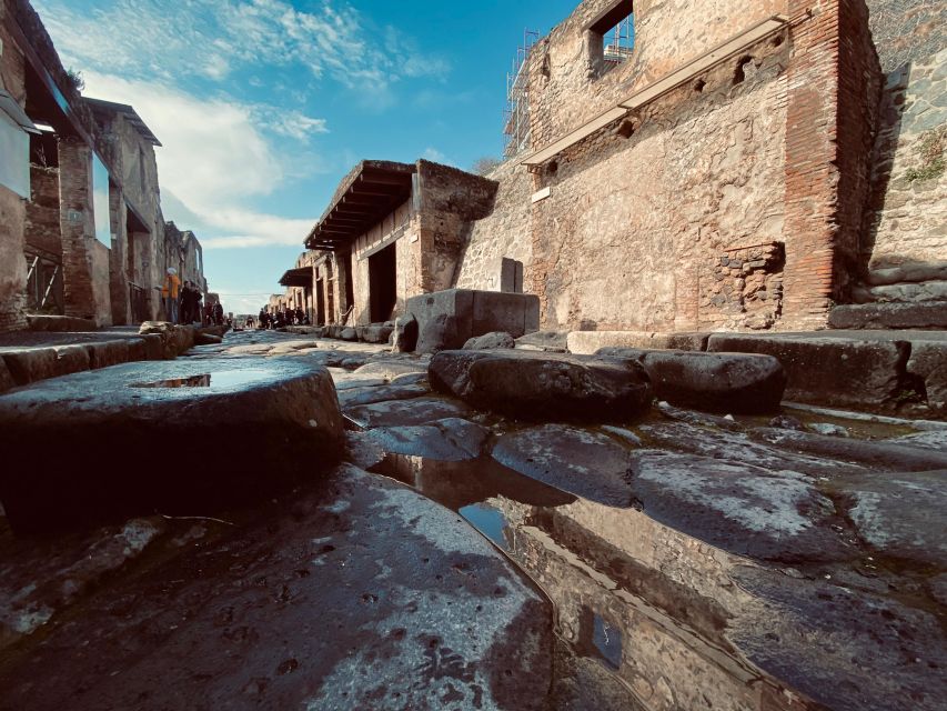 Pompeii 3H: Private Guided Tour With a Local Expert Guide - Meeting Point