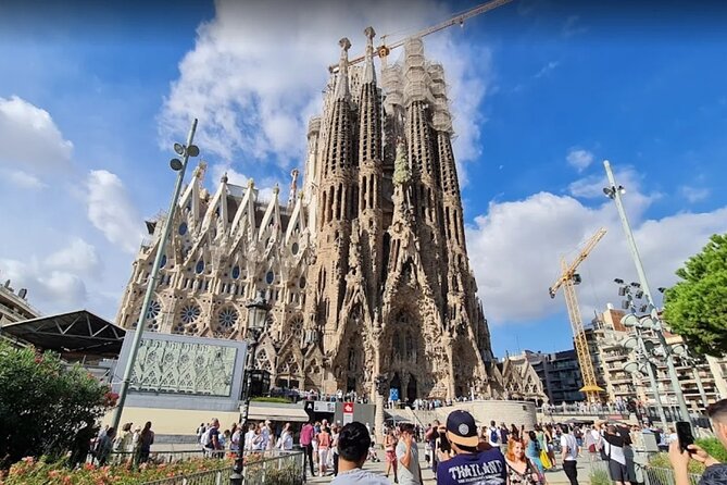 Private Tour Around the Outside of the Sagrada Familia - Tour Duration