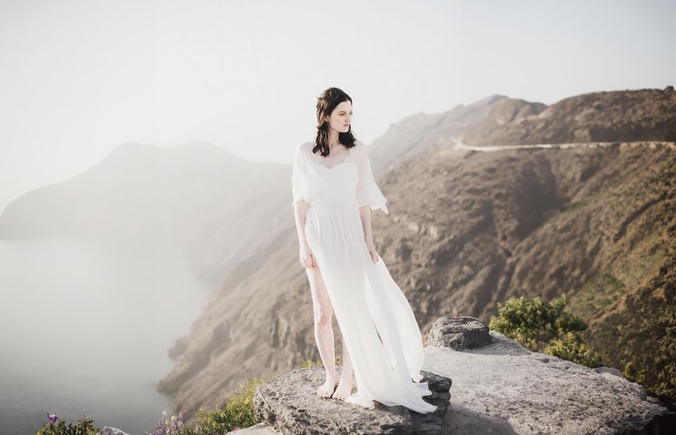 Santorini: Exclusive Personalized Photoshoot Session - Description Overview