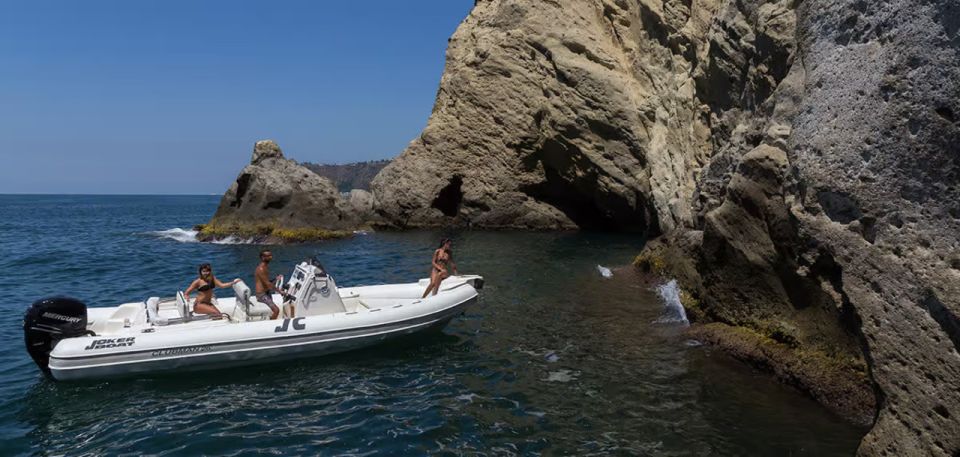 Sorrento/Positano: Capri Island RIB Boat Tour With Drinks - Boat Details