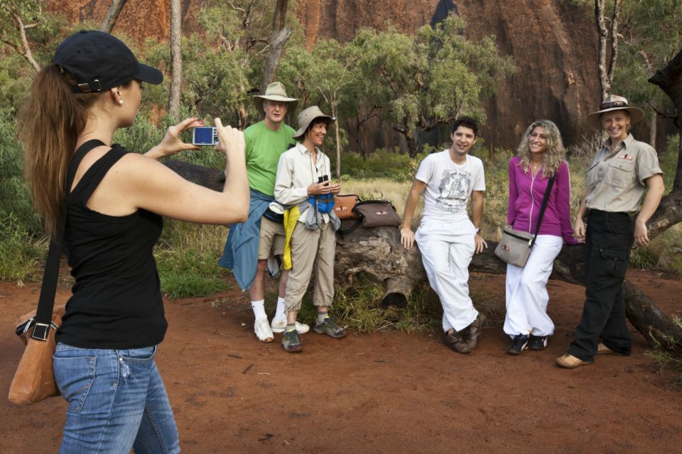 Uluru: Guided Trek of Ulurus Base in a Small Group - Traveler Reviews