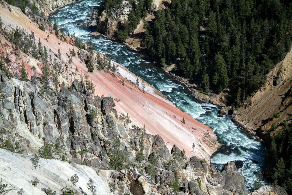 Yellowstone: Self-Driving Audio Tour From West Entrance (EN) - Background