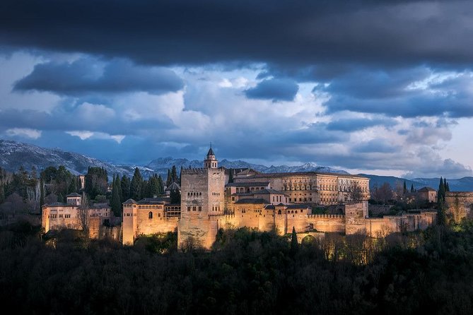 Alhambra, Nasrid Palace, and Generalife Tour : Exclusive 3-Hour ComBo Tour - Guided Walking Tour and Meeting Point