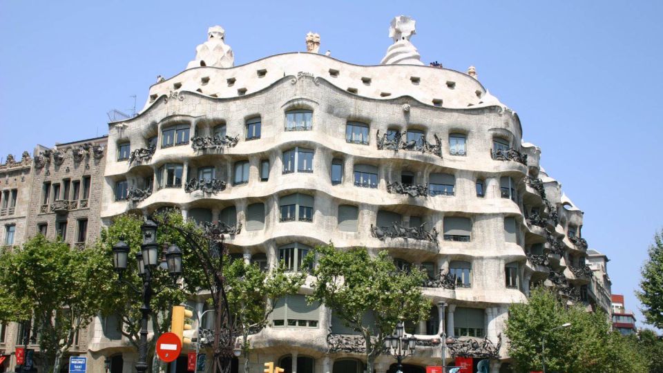 Barcelona: Evening Walking Tour in the Gaudi Area With Tapas - Reviews and Ratings