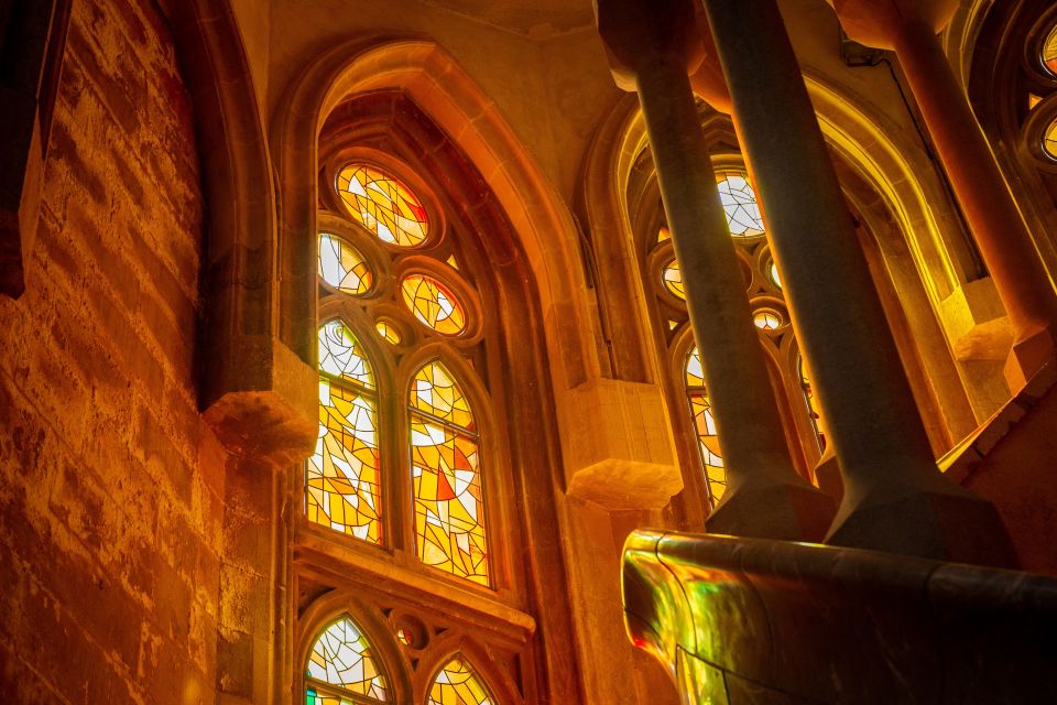 Barcelona: Sagrada Familia Tour With Tower Access Option - Booking Information