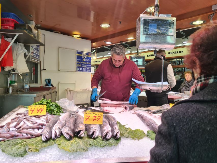 El Born Barcelona: Group Tour Tastings of Catalonia Cuisine - Meeting Point and Directions