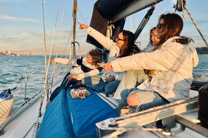 Lisbon Sailing Yatch Party Rentals (4:30 H) With Host, F & D - Safety Guidelines and Regulations