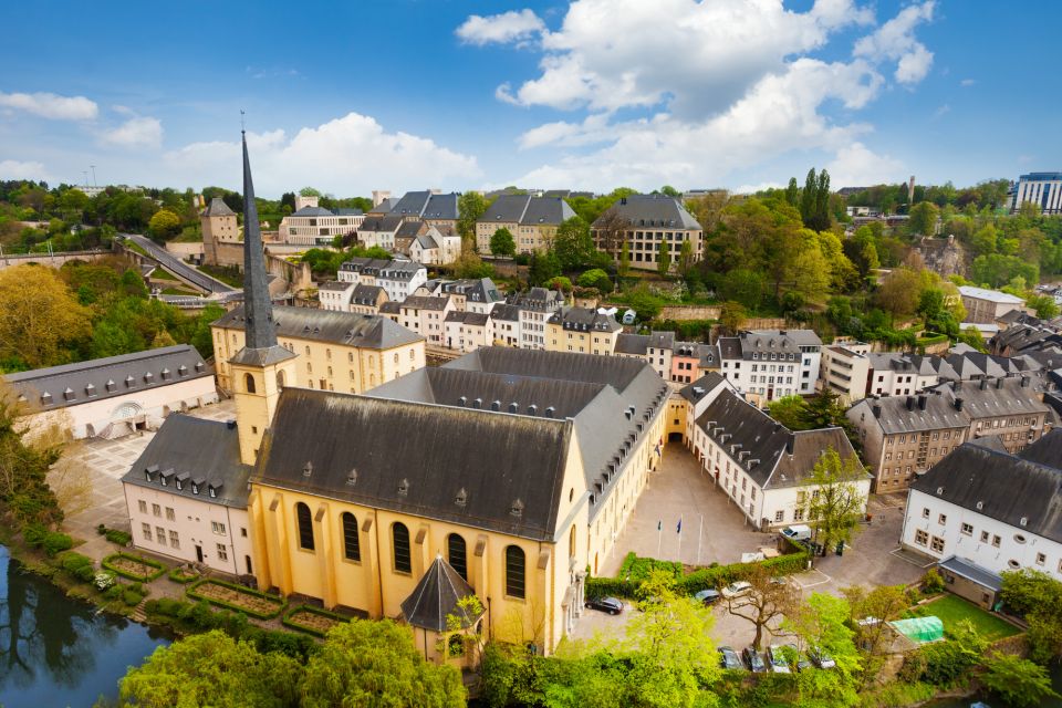 Luxembourg: First Discovery Walk and Reading Walking Tour - Important Information