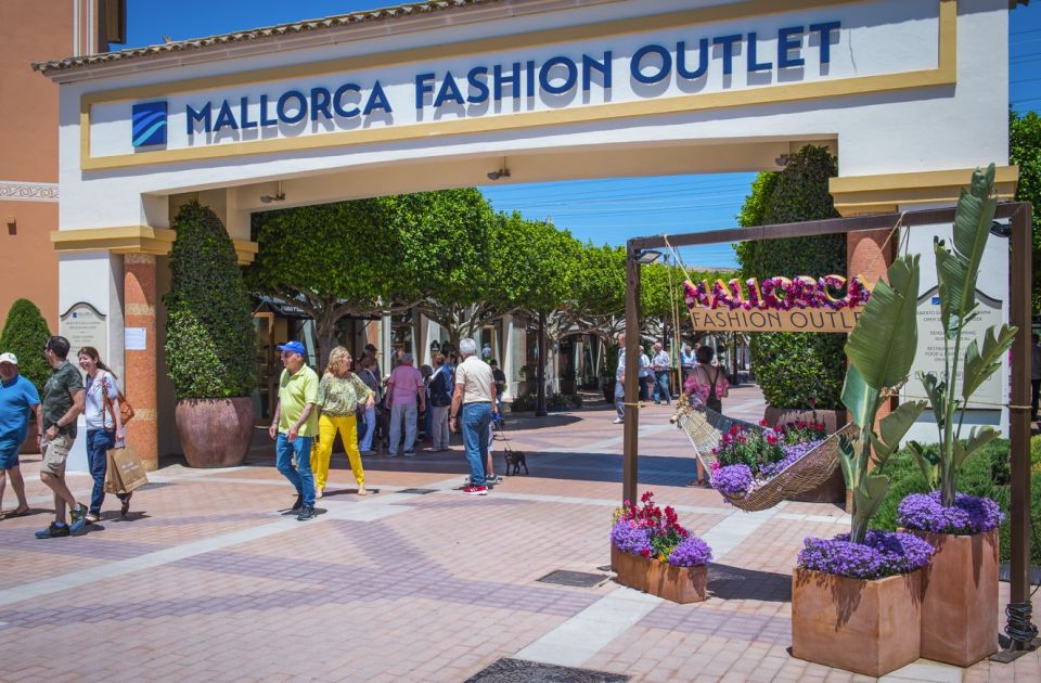 Mallorca: Fashion Outlet Shopping Excursion by Bus - Booking Information