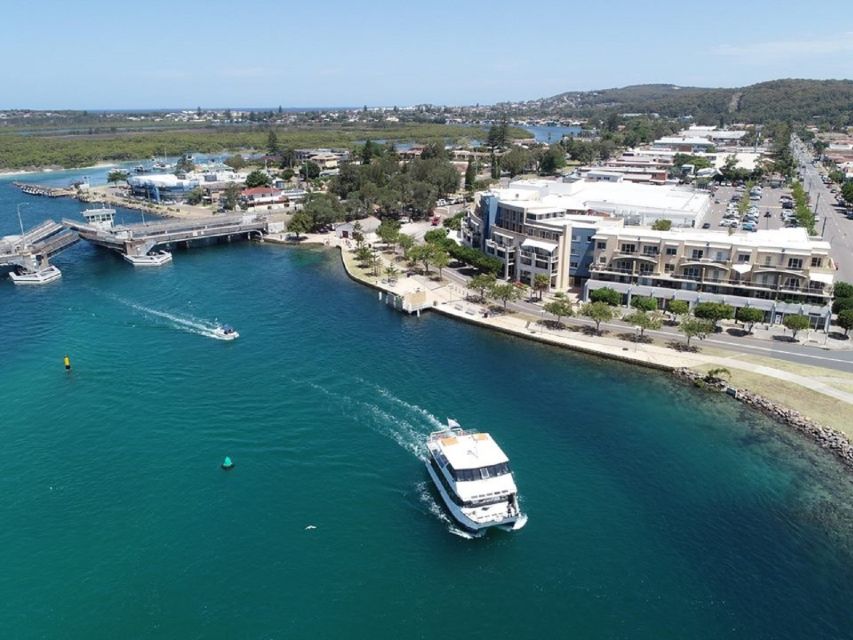 Newcastle: Lake Macquarie Cruise With Lunch - Experience