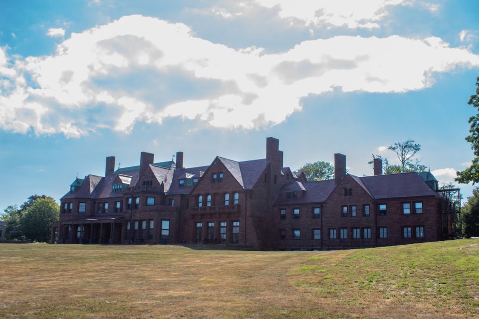 Newport, Rhode Island: Cliff Walk Gilded Age Audio Tour - Scenic Stroll on Cliff Walk