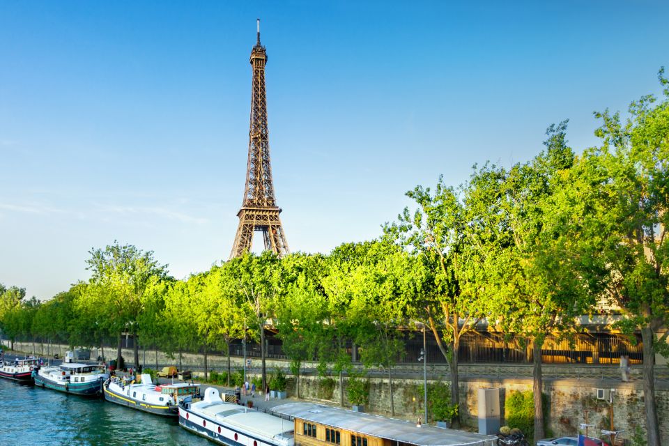 Paris: Highlights Self-Guided Scavenger Hunt and Tour - Experience