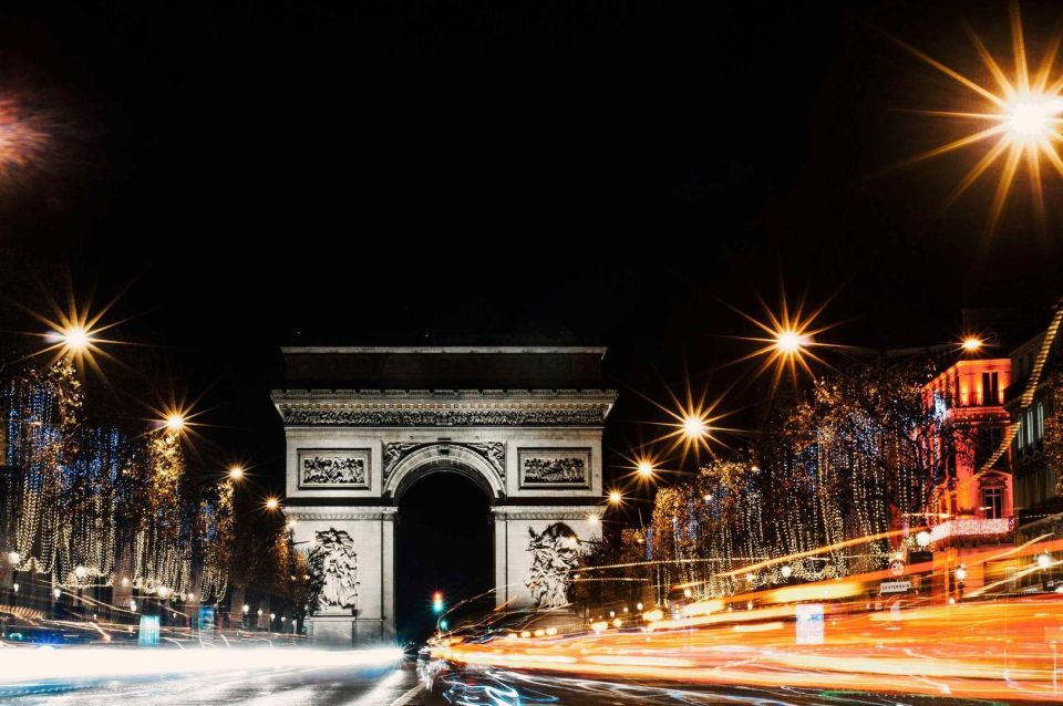 Paris: Magical Christmas Walk In-App Audio Tour in English - Reservation