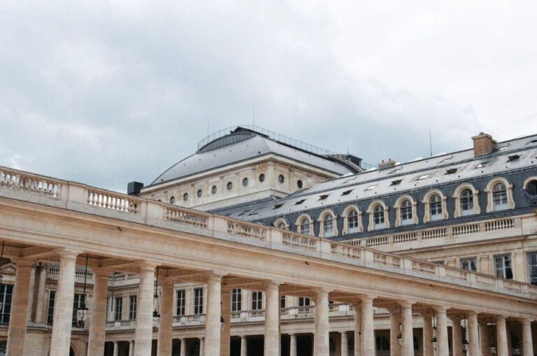 Paris: Palais Royal & Covered Galleries Audio Tour (EN)