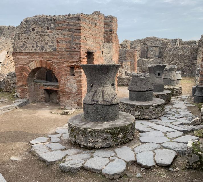 Pompeii 3H: Private Guided Tour With a Local Expert Guide - Important Information