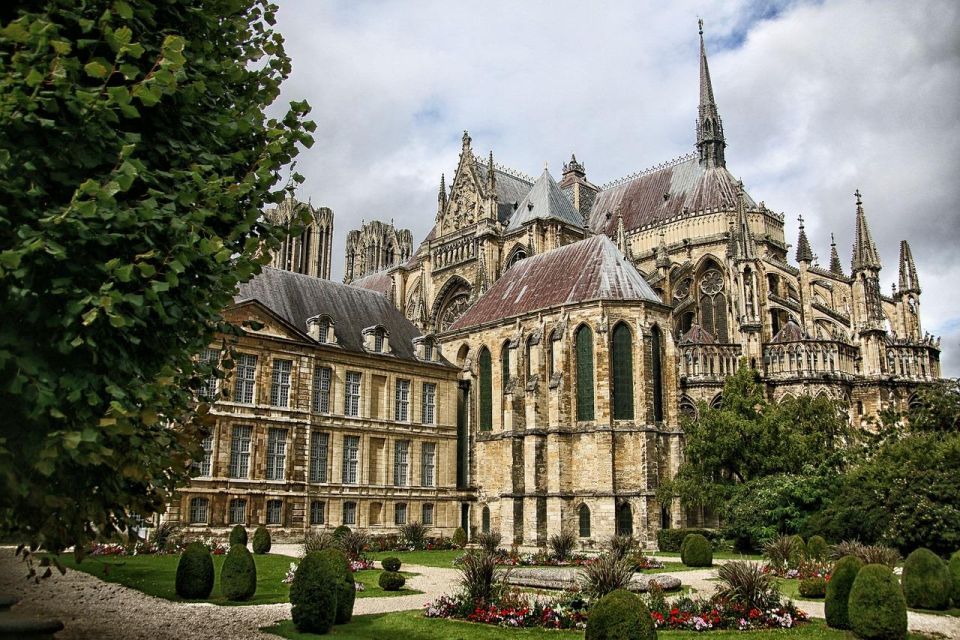 Reims : Private Guided Tour of the Champagne's Capital - Meeting Point & Experience