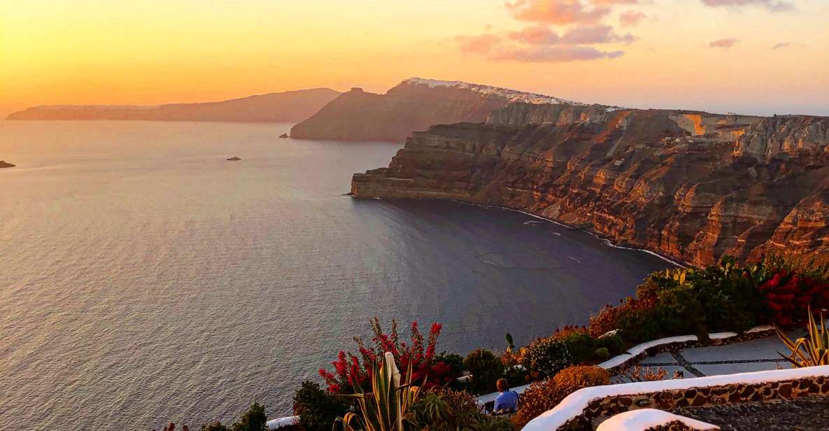 Santorini Bliss: Discover the Charms of the Southern Delight - Background