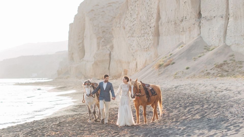 Santorini: Exclusive Personalized Photoshoot Session - Inclusions Package