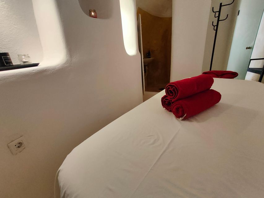 Santorini: Singles Aromatherapy Massage & Free Gym - Description of the Experience