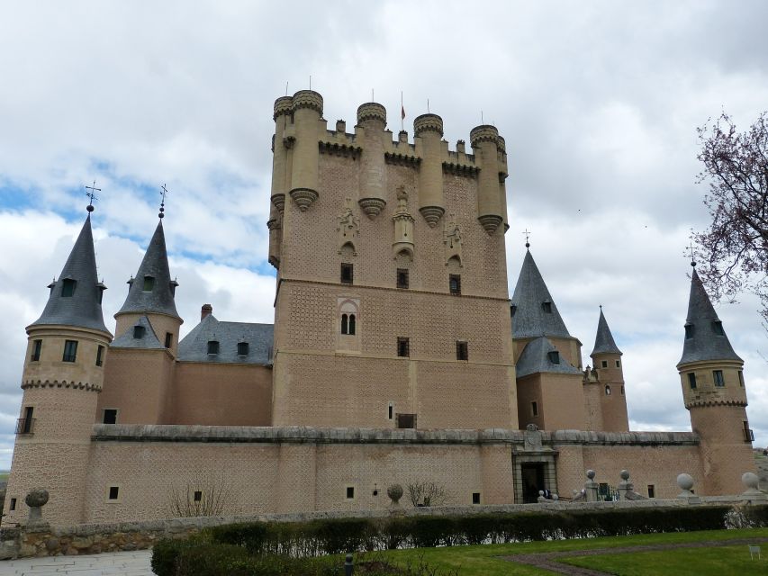 Segovia: Guided Walking Tour With Alcázar Entry - Customer Reviews
