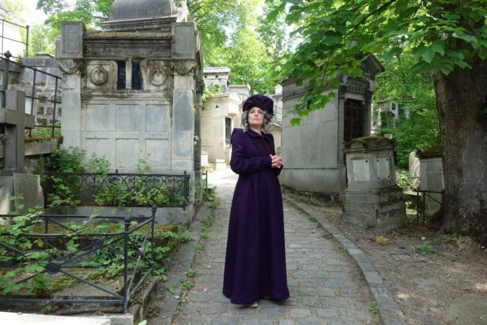 The Père Lachaise Cemetery Guided by the Great Sibylle - Meeting Point