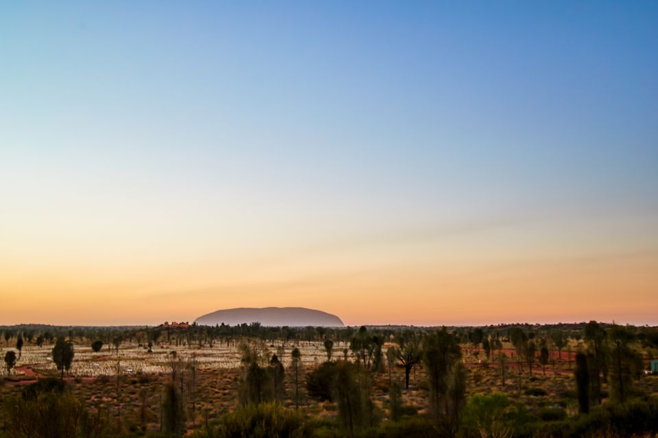 Uluru: Field of Light Sunrise Tour With Hot Drinks - Inclusions and Amenities