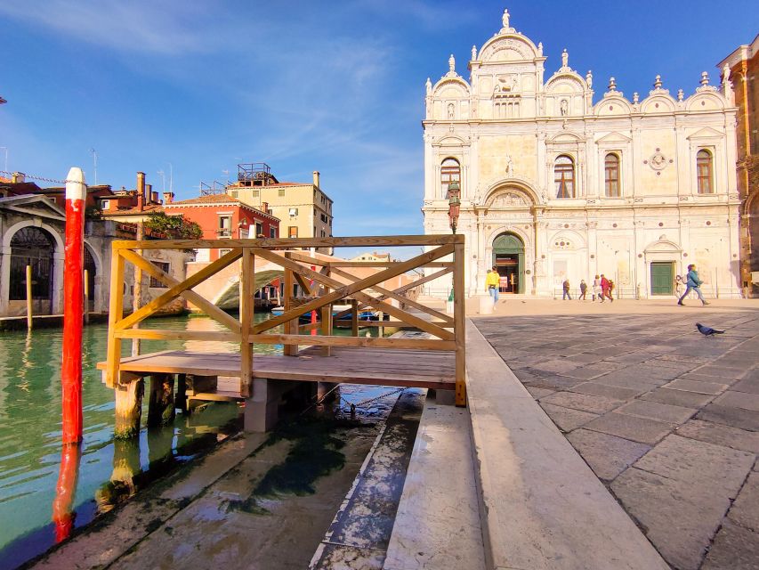 Unknown Corners of Venice - Venices Narrowest Street Explorations