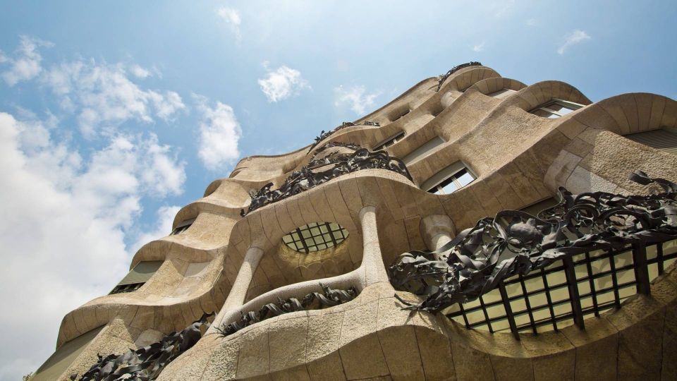 Barcelona: Evening Walking Tour in the Gaudi Area With Tapas - Directions