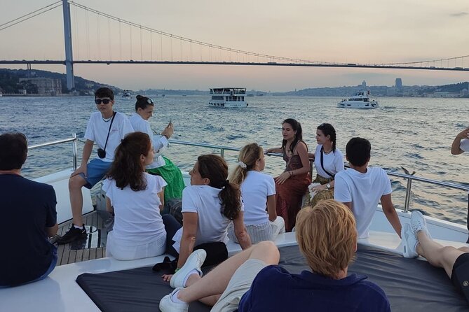 Istanbul Bosphorus Boat Cruise Tour ( MORNİNG or SUNSET ) - Morning Tour Itinerary Highlights