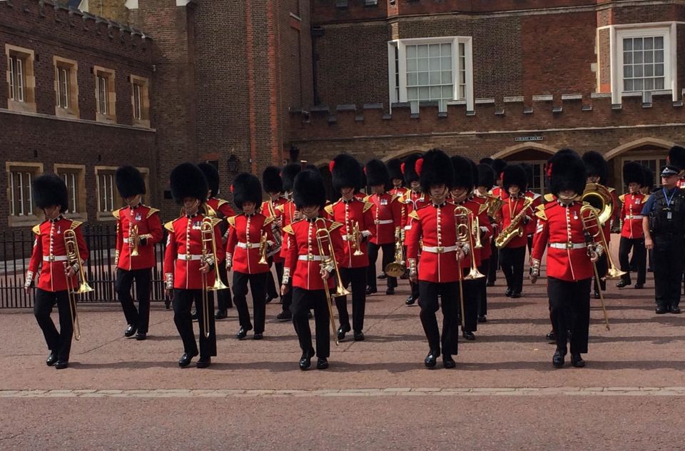 London: British Royalty Walking Tour - Directions