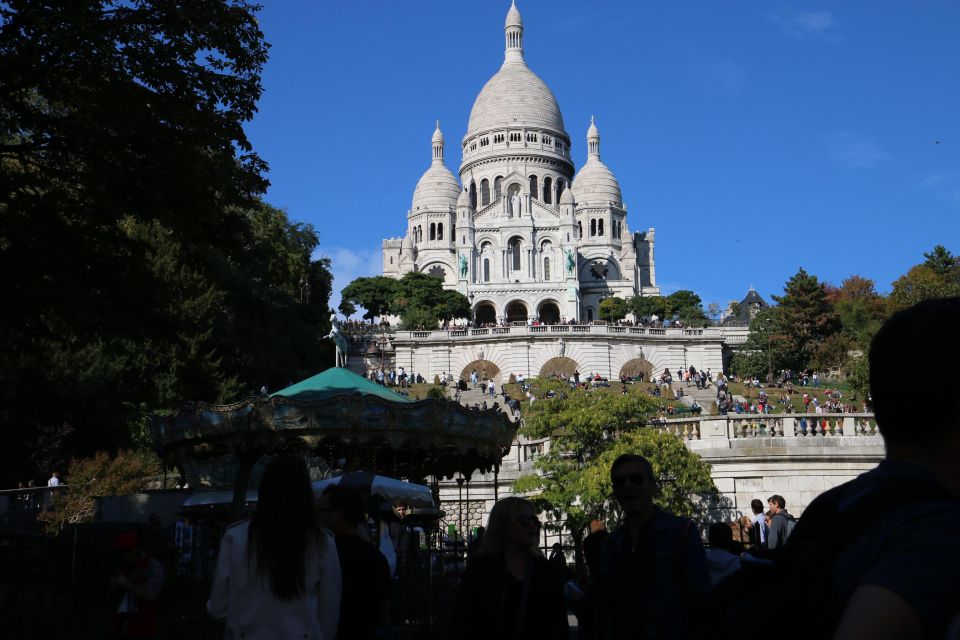 Monmarte Walking Tour & French Perfumery Experience - Meeting Point