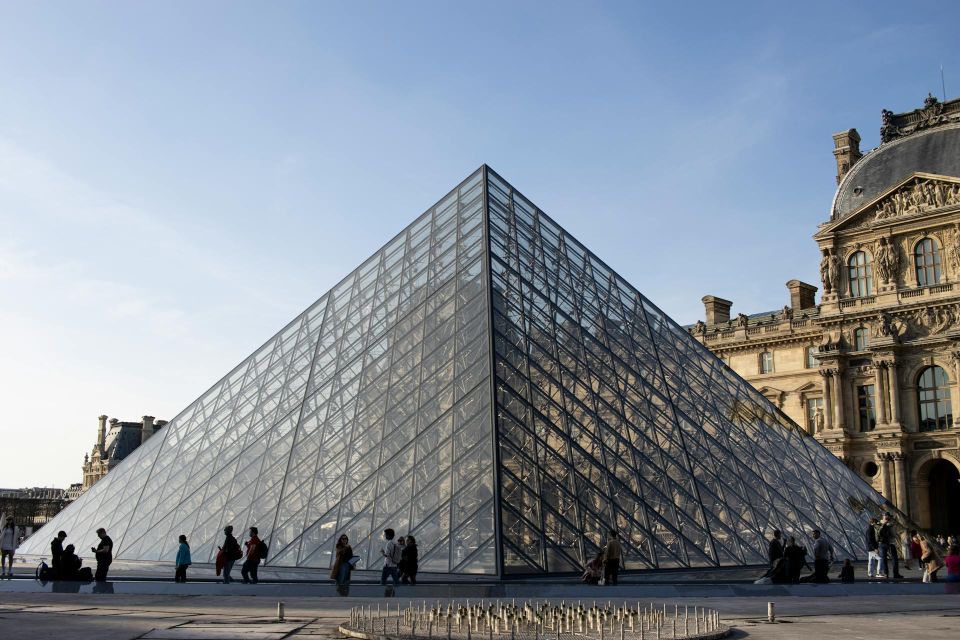 Paris - Louvre Pyramid : The Digital Audio Guide - Inclusions in the Package