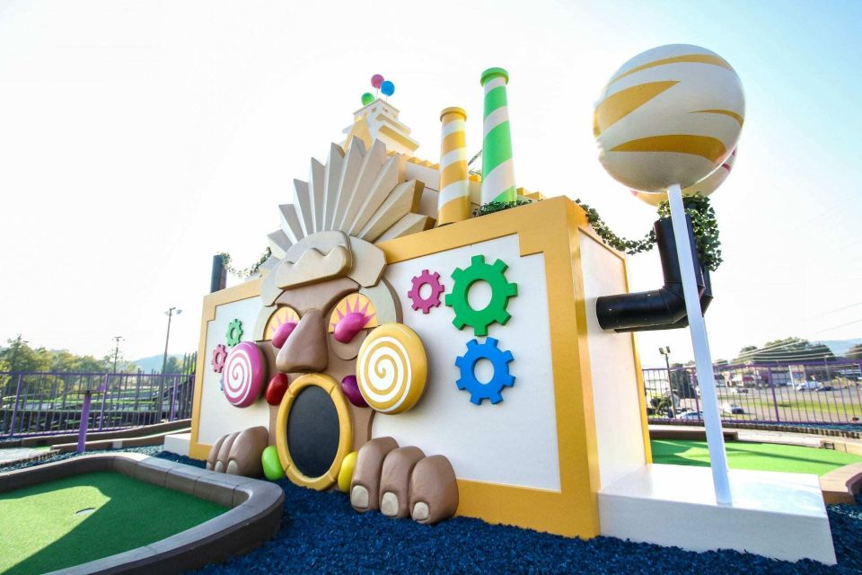 Pigeon Forge: Crave Golf Club Mini-Golf Experience - Indoor and Outdoor Courses