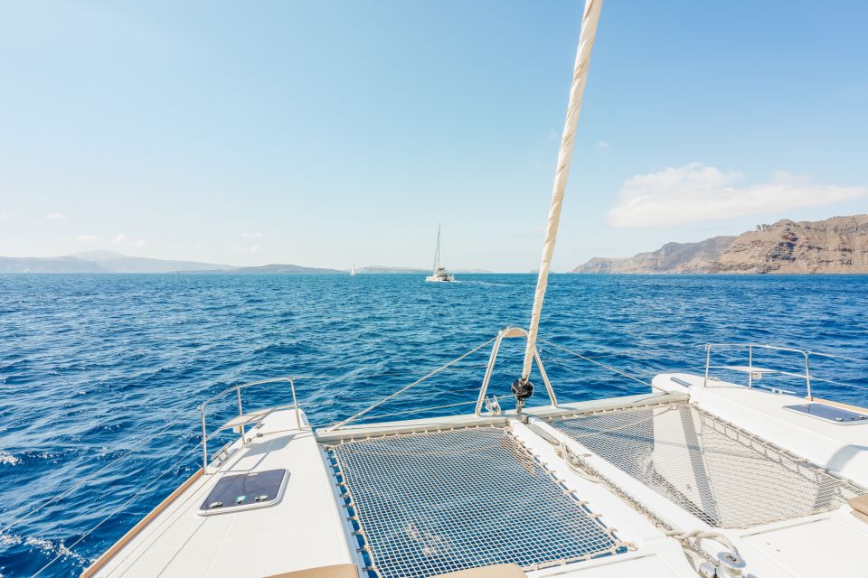 6 santorini luxury catamaran day trip with meal and open bar Santorini: Luxury Catamaran Day Trip With Meal and Open Bar