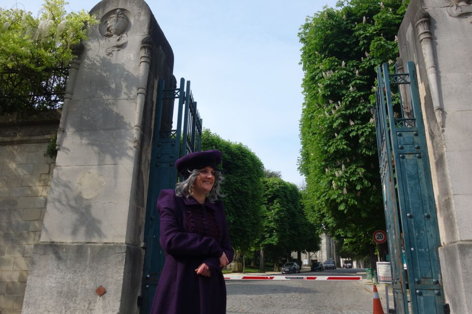 The Père Lachaise Cemetery Guided by the Great Sibylle - Common questions