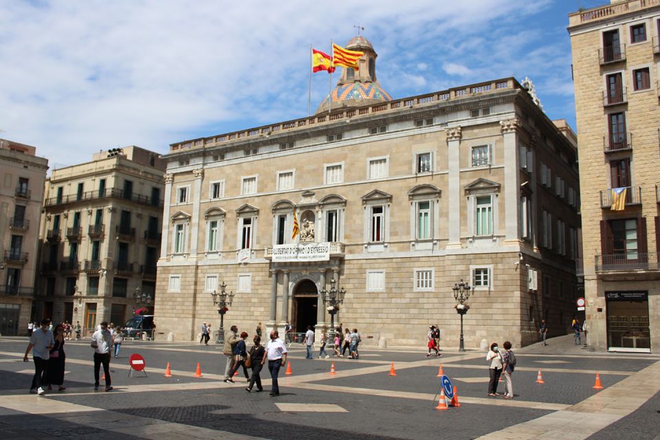 Walking Tour Gothic Quarter and Ramblas+Boat Trip