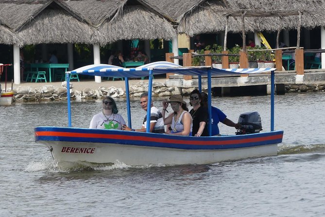 Acapulco to Tres Palos Lagoon, Boat Ride Tour Including Lunch - Lunch Experience and Free Time