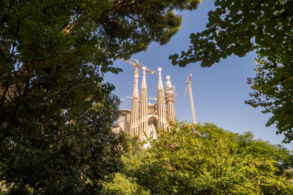 Barcelona: Gaudí Highlights Tour by E-Bike - Common questions