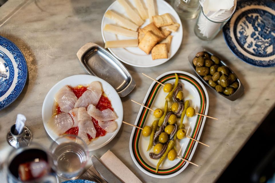 Barcelona: Premium Lunchtime Tapas Tour in Eixample - Additional Information