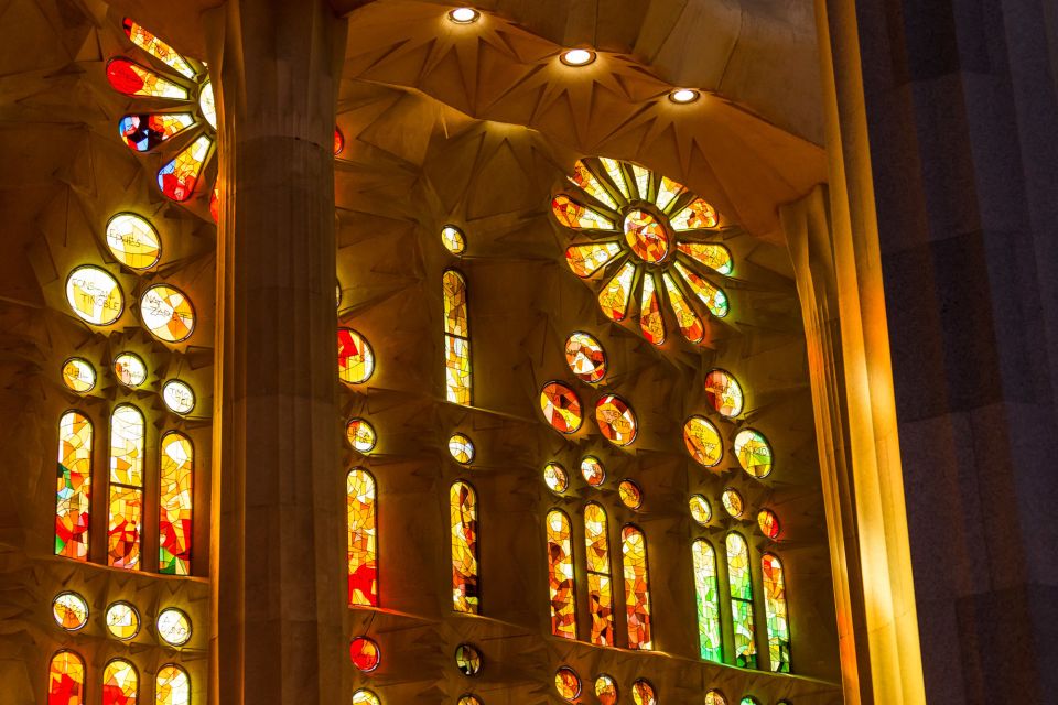 Barcelona: Sagrada Familia Tour With Tower Access Option - Tower Access Considerations