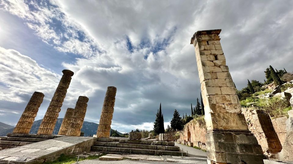 Delphi Navel Of Earth Hosios Loukas Full Day Private Tour - Key Points