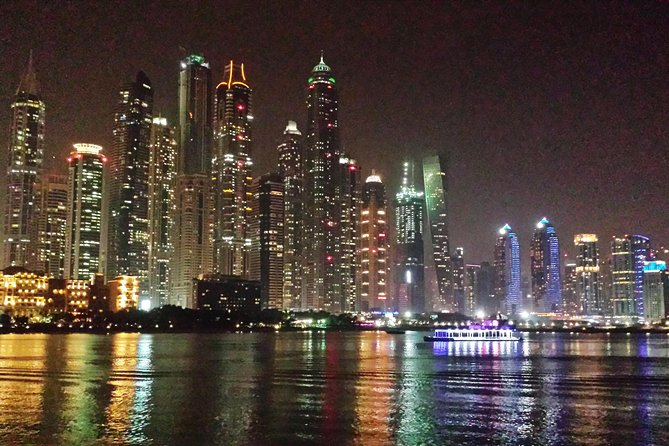 Dubai Marina Cruise With Buffet Dinner - Dining Experience