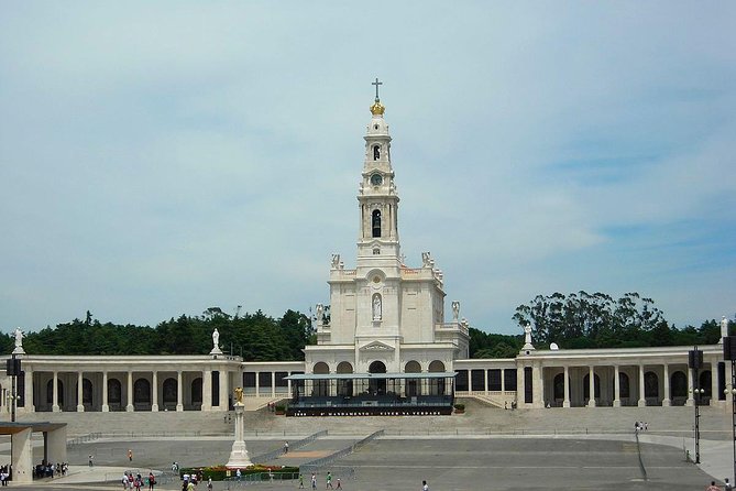 Fatima, Batalha Monastery, Nazaré and Obidos With a Local - Private Tour - Common questions