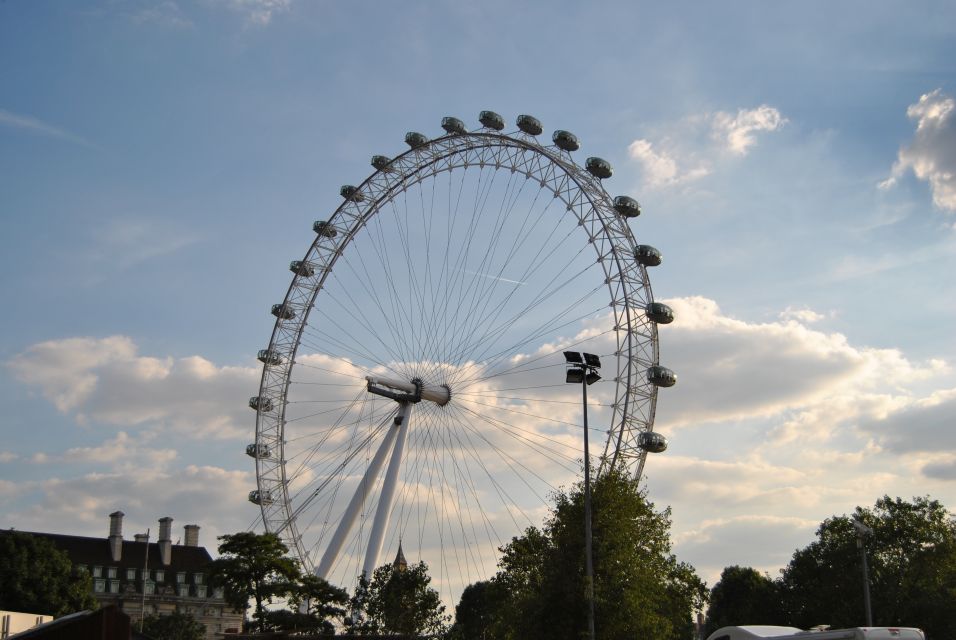 London: Famous Landmarks of the City by Car - Common questions