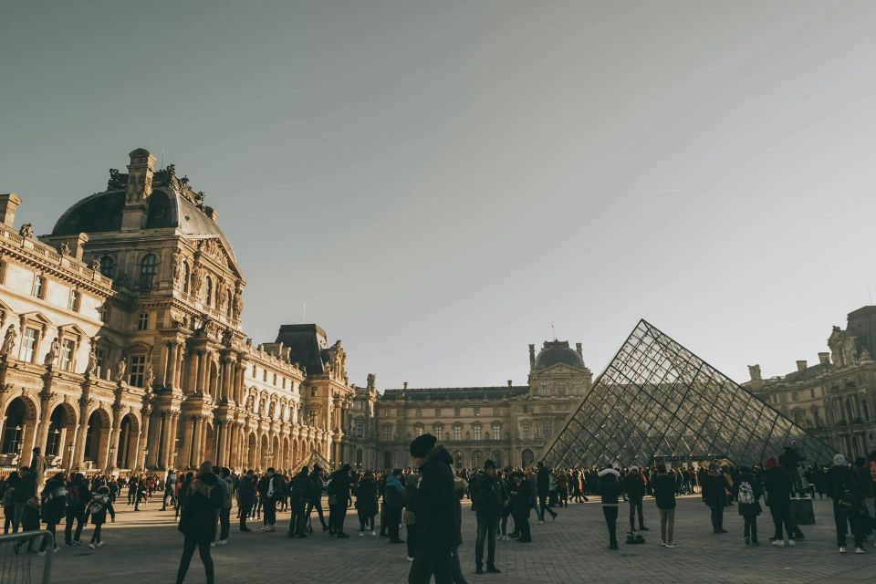 Paris - Louvre Pyramid : The Digital Audio Guide - Important Information and Directions