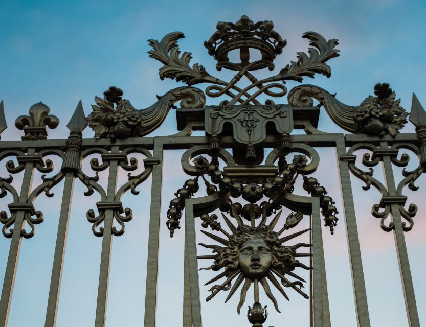 Paris: Versailles Sunset Bike Tour With Fireworks Show - Meeting Point and End Location