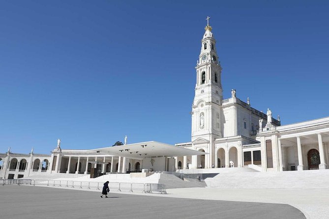 Porto to Lisbon With Stop at Aveiro Coimbra Fátima Nazaré and Óbidos Private - Common questions