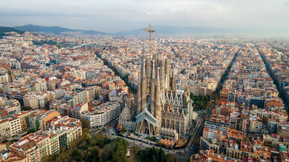 Barcelona: Sagrada Familia Tour With Tower Access Option - Provider and Tour Details