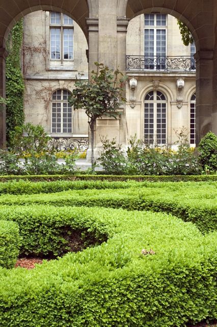 Paris Secret Gardens 1.30 Hour Long Walking Tour - Tour Highlights